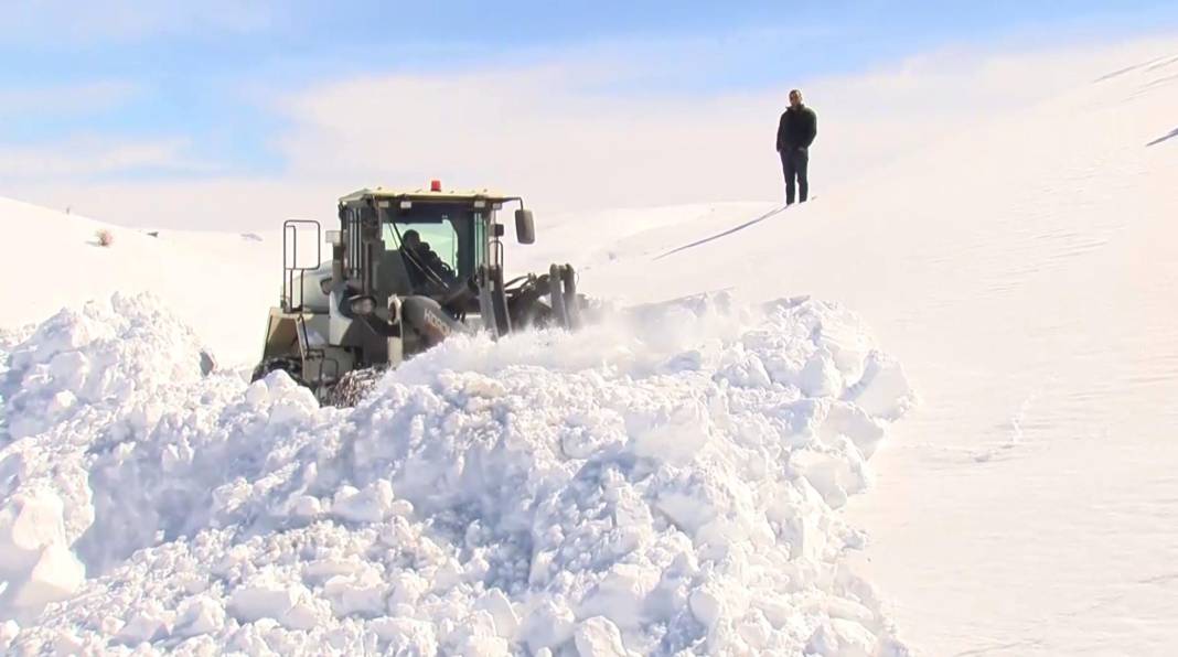 Bir ilimizde 5 metre karla mücadele ediliyor 3